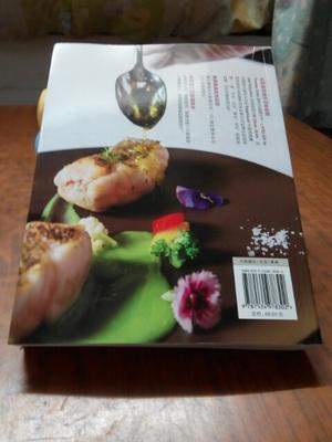 本书讲解很详细，适合任何阶段的餐饮人士学习和借鉴。纸质也不错。