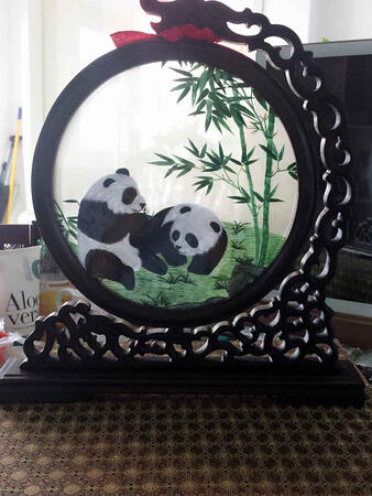 绣的很精细，送给领导的  感觉很不错